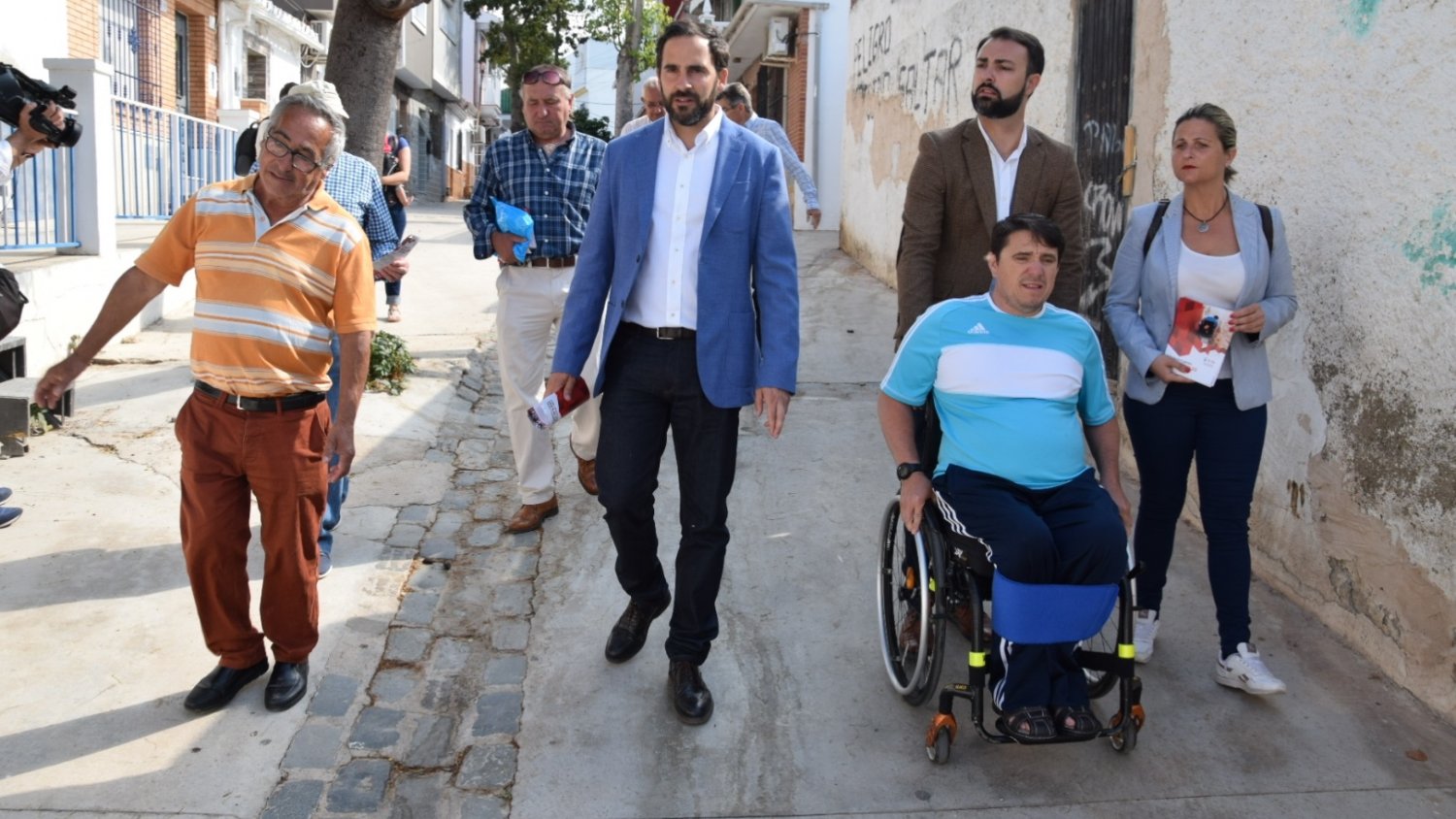 El PSOE denuncia el abandono y la falta de accesibilidad que sufre la barriada de Las Cuevas de El Palo