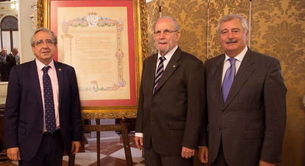 La Universidad cierra un ciclo histórico al recibir el acta de disolución de la asociación que posibilitó su creación