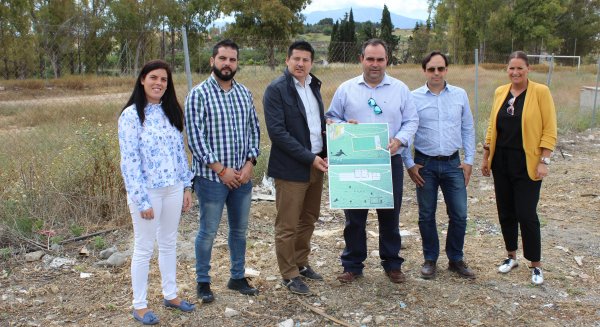 La Diputación invierte 190.000 euros en un campo de fútbol de césped artificial en la pedanía pizarreña de Zalea
