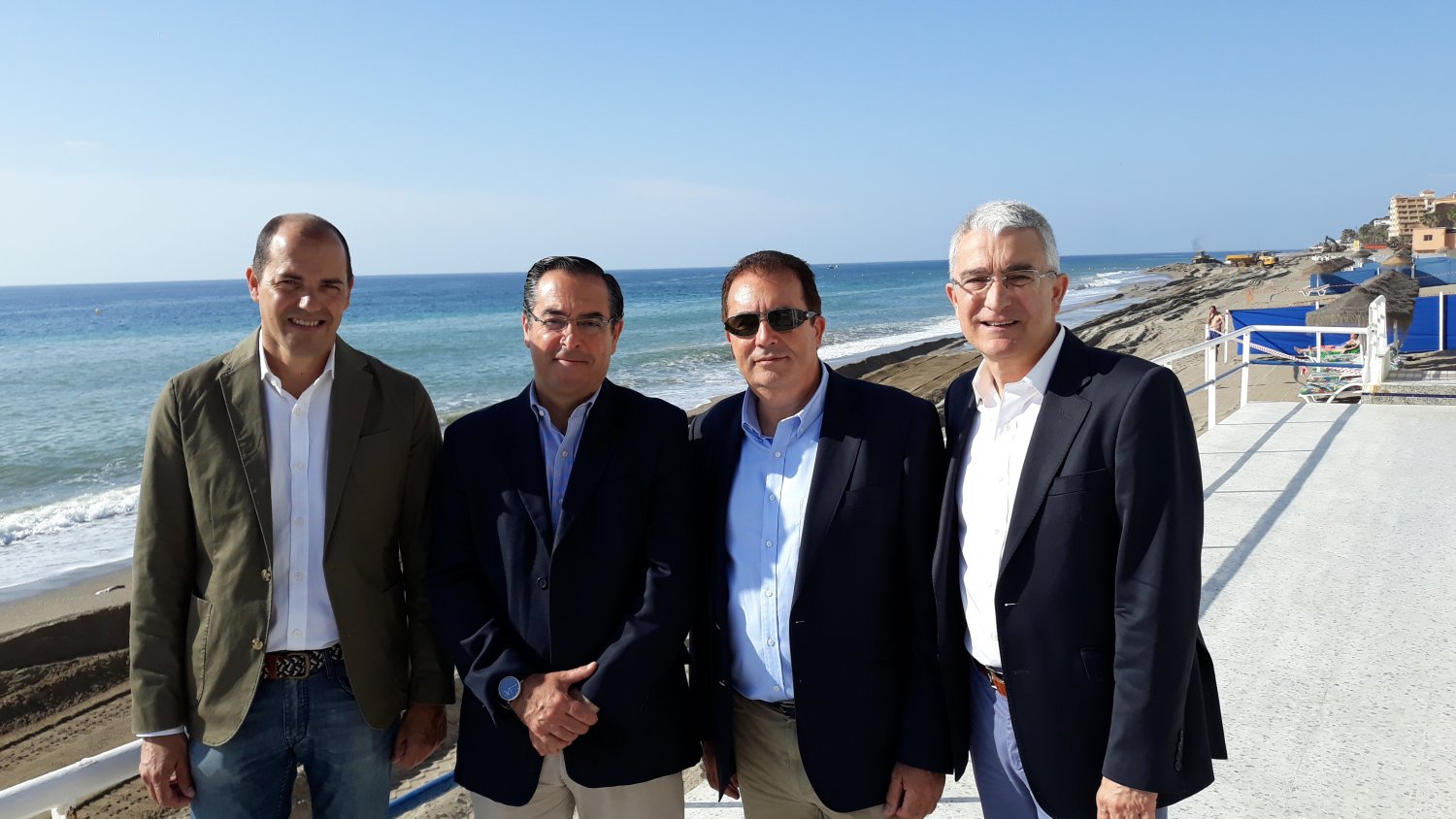 Briones visita las obras de emergencia en las playas de Fuengirola