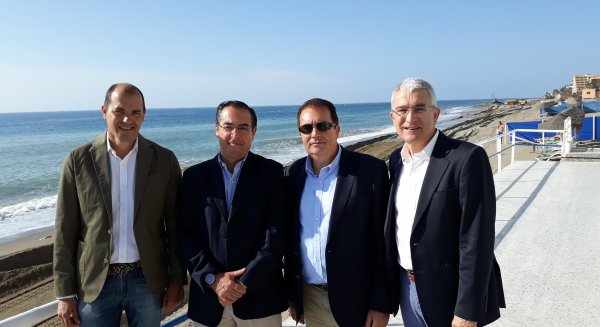 Briones visita las obras de emergencia en las playas de Fuengirola