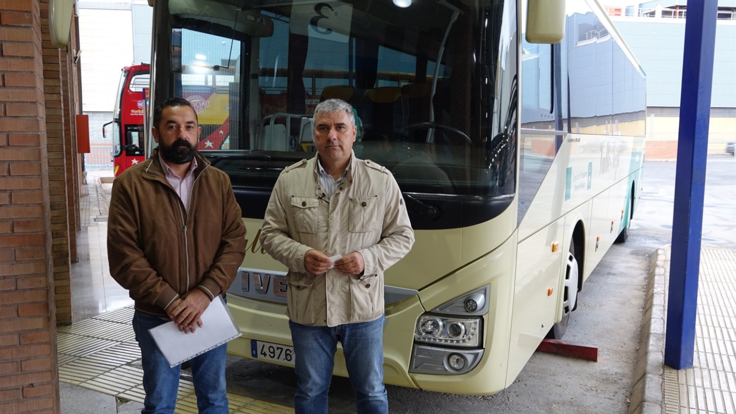 Alcaldes de la Axarquía exigen a Moreno Bonilla la integración de sus municipios en el Consorcio de Transportes de Málaga