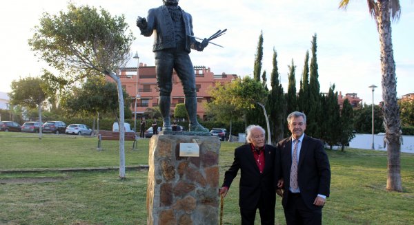 Estepona abre un museo al aire libre con esculturas del artista Santiago de Santiago