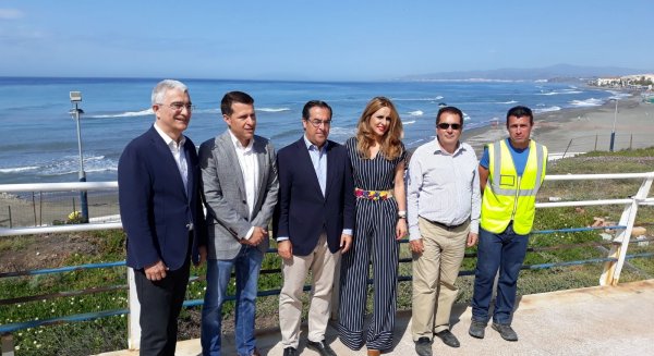 Briones visita las obras de emergencia en las playas de Vélez Málaga y Torrox