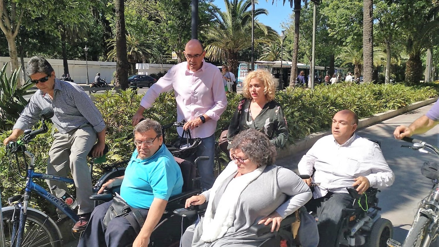 Málaga Para la Gente exige el cumplimiento de una moción aprobada de ayuda a personas con movilidad reducida