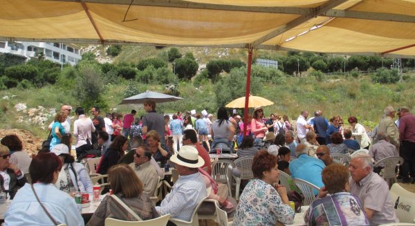 Más de 400 personas asistieron a la paella solidaria celebrada por la Asociación de Familiares de Enfermos de Alzheimer de Benalmádena y Torremolinos