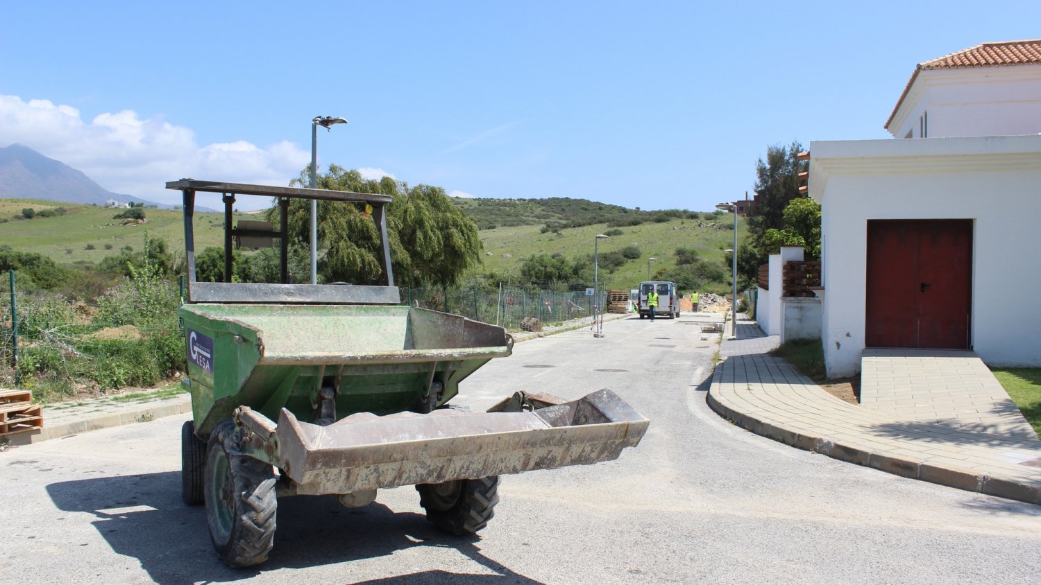 Estepona inicia obras para mejorar viales y crear una  nueva zona verde en Costa Galera