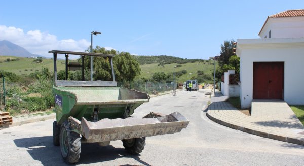 Estepona inicia obras para mejorar viales y crear una  nueva zona verde en Costa Galera