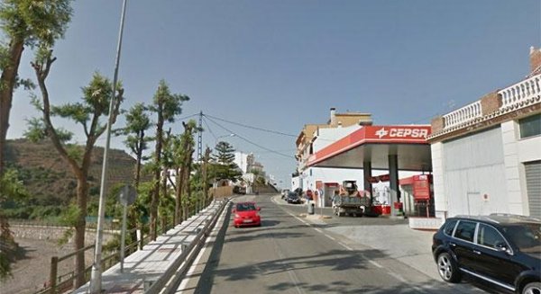 Buscan a un conductor fugado tras atropellar a una niña de dos años en Algarrobo