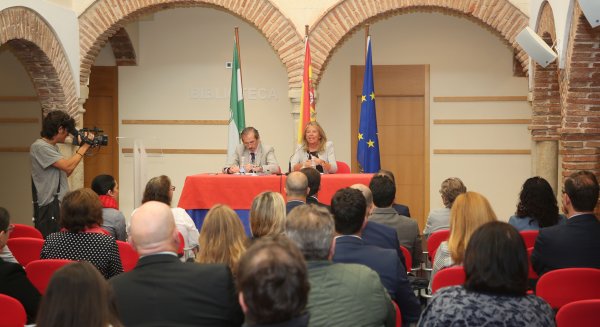 Ángeles Muñoz destaca la apuesta por la formación en Marbella del Colegio de Abogados