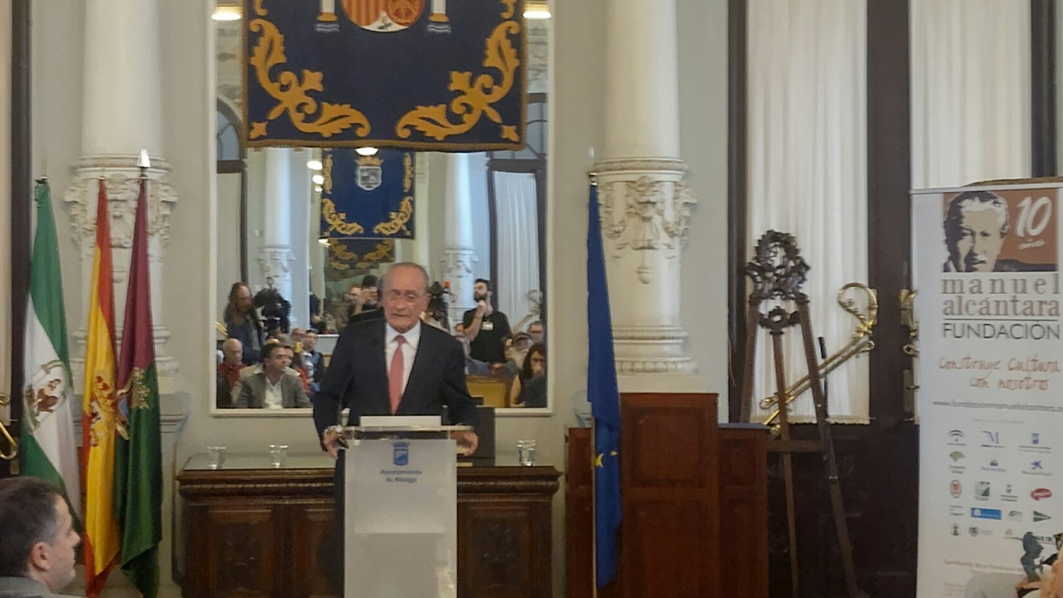 Francisco de la Torre entrega los premios en el I Certamen Nacional Elgar de Viñetas Periodísticas