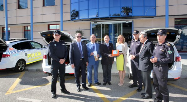 Marbella incorpora ocho nuevos desfibriladores donados por Rotary Club