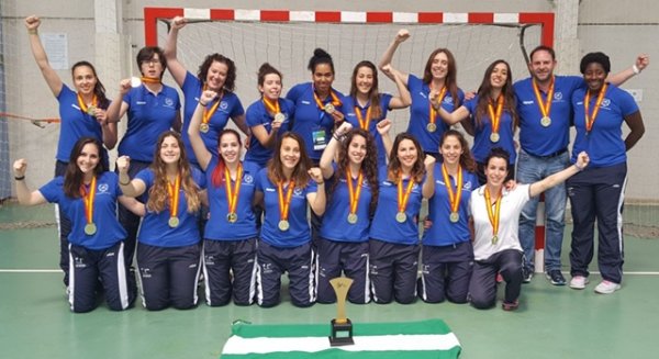 El equipo de balonmano femenino, Campeón de España Universitario tras superar a Valencia en la final