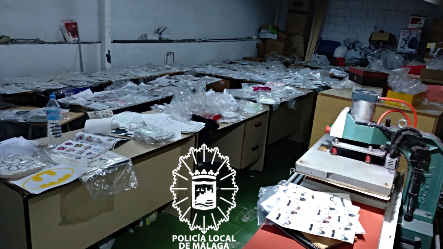 Desmantelan en Málaga un taller clandestino dedicado a la falsificación y distribución de productos textiles de marcas registra