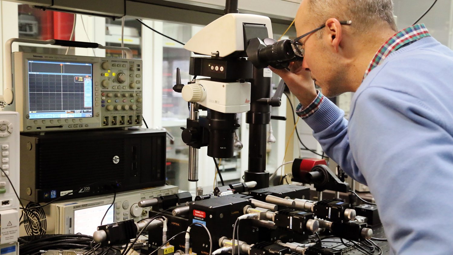 La empresa Alcyon Photonics invierte en dos patentes de dispositivos fotónicos de la UMA