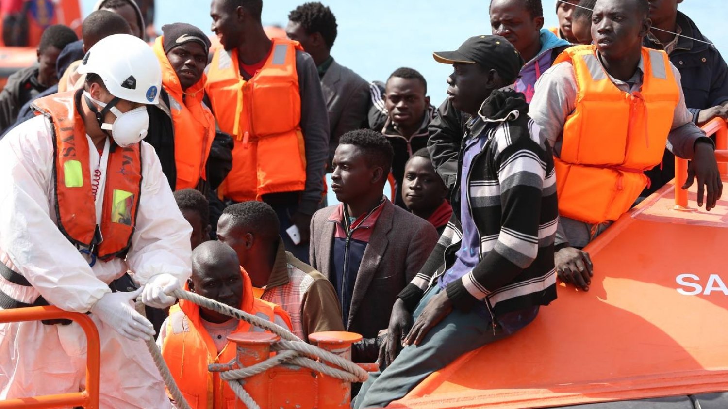 Rescatadas 81 personas que viajaban en dos pateras localizadas en el mar de Alborán