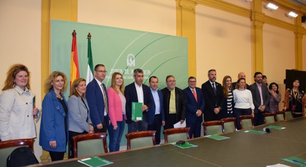 Ruiz Espejo: “El Gobierno andaluz garantiza la atención a 2.400 menores en riesgo o desprotección de la provincia”