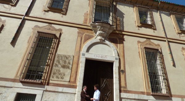 La fachada del MVA por calle Parras, luce renovada tras tres meses de obras de rehabilitación