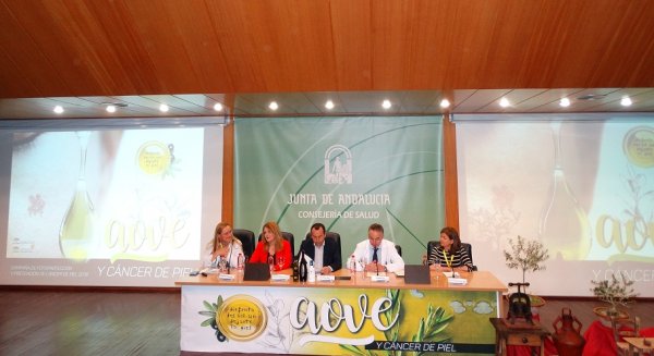 La Campaña ‘Disfruta del sol sin dejarte la piel’ muestra los valores del aceite de oliva virgen extra en el cuidado de la piel