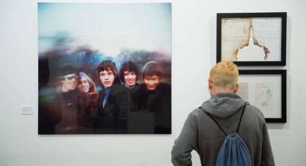 Cerca de 12.200 personas visitan la exposición inédita 'Los Beatles y los Rolling Stones' de La Térmica