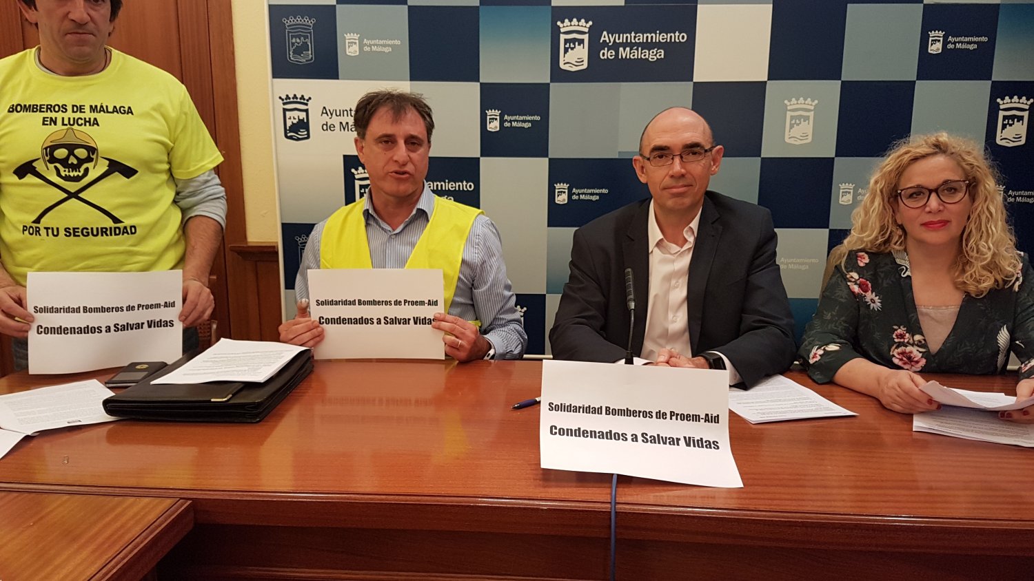 Bomberos y Málaga para la Gente pide apoyo institucional para los voluntarios de DDHH criminalizados