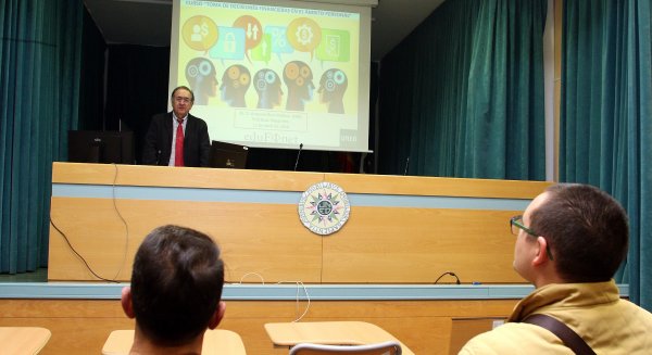 Unicaja concluye la segunda edición del curso ‘Toma de decisiones financieras en el ámbito personal’