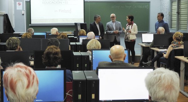 El aula de mayores de 55 años inaugura una nueva sala de informática