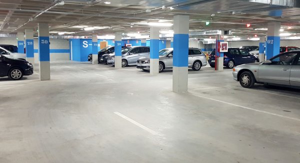 El primer parking público del centro histórico de Estepona registra 15.000 usuarios en el primer mes