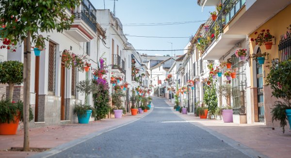 Estepona organiza un programa de actividades para conmemorar las 100 calles remodeladas en el proyecto ‘Estepona, Jardín de la Costa del Sol’