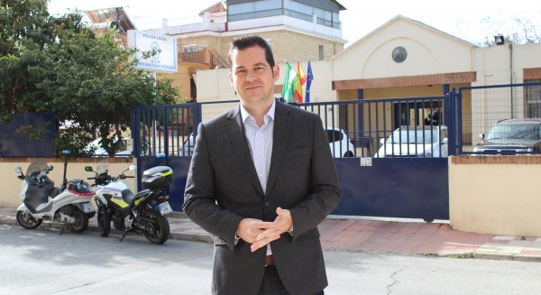 Ciudadanos propone reforzar la figura del agente tutor de la Policía Local para educar en drogas, absentismo y acoso escolar