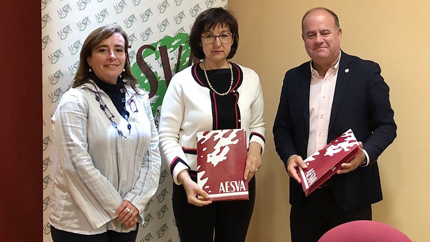 Antequera renueva su compromiso para promocionar el municipio como destino turístico en los vehículos de alquiler andaluces