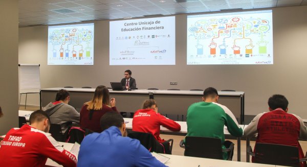 La educación financiera de Unicaja llega a 600 alumnos de Ciclos de Grado Superior de Málaga y Córdoba