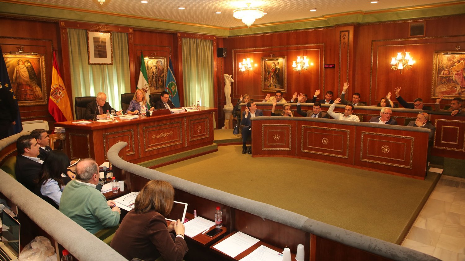 El Pleno de Marbella aprueba la adhesión al Plan Estatal de la Vivienda e insta a la Junta a convocar urgentemente la línea de ayudas del programa