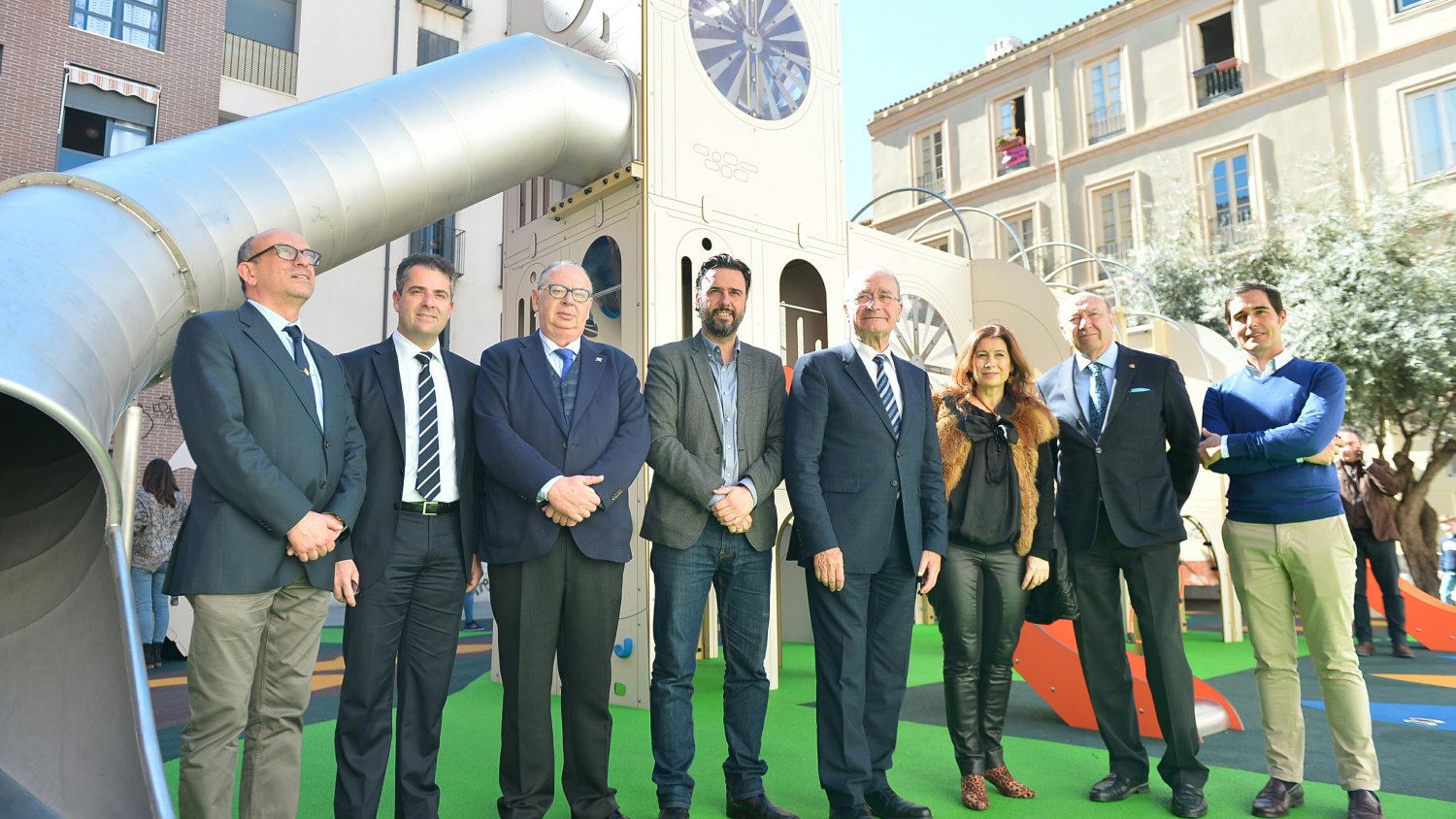 Málaga equipa el centro con un nuevo parque infantil con inspiración cofrade