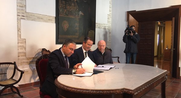 La Diputación y la Agrupación de Cofradías colaboran en la promoción turística y cultural de la Semana Santa
