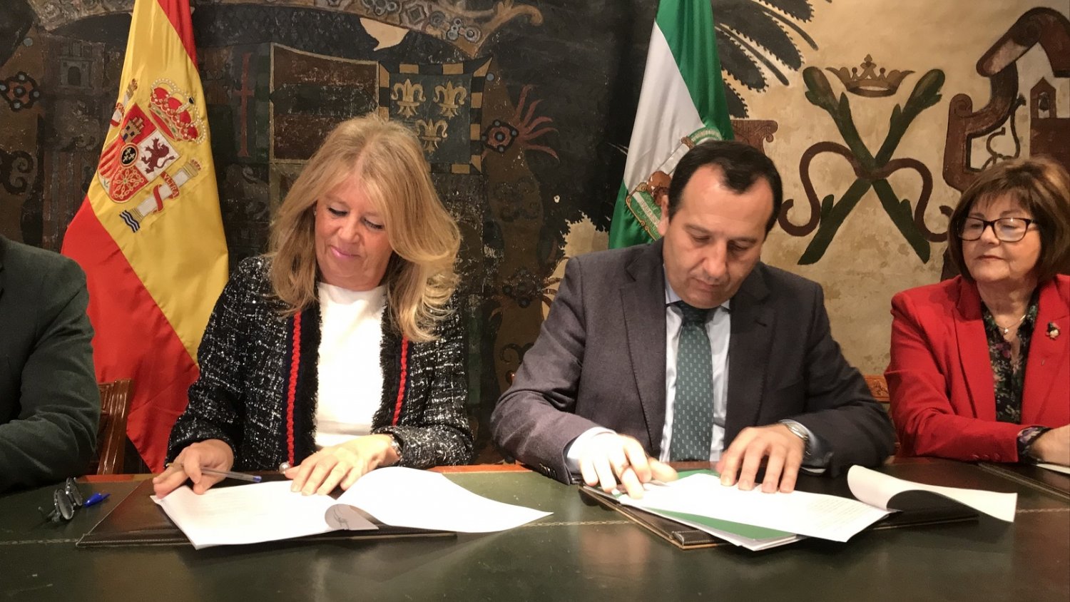 La Junta y Marbella firman el acta de cesión del Parque de los Tres Jardines al municipio