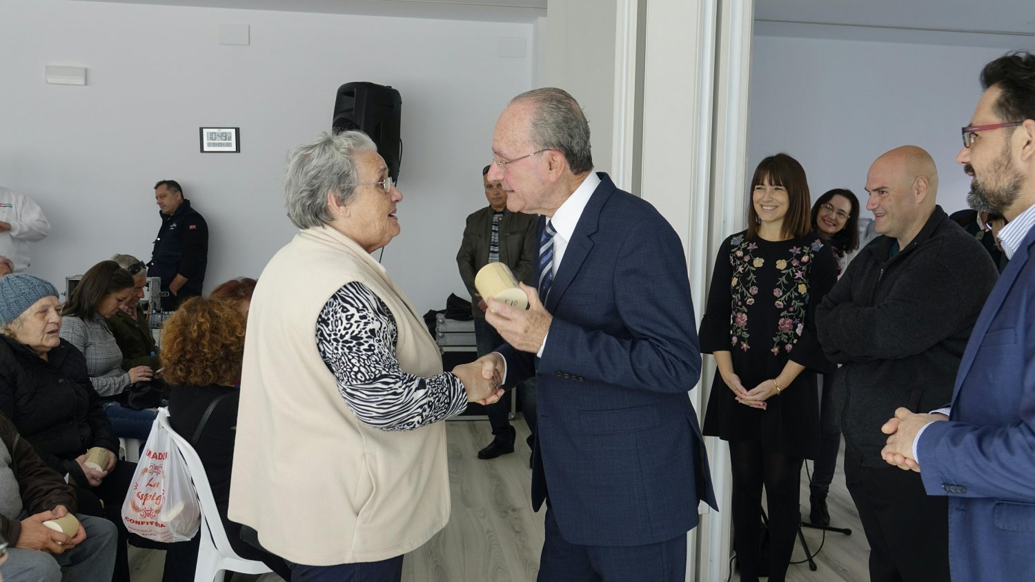 De La Torre entrega 38 viviendas protegidas destinadas a personas en un complejo diseñado para este colectivo