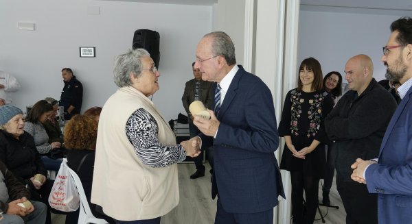De La Torre entrega 38 viviendas protegidas destinadas a personas en un complejo diseñado para este colectivo