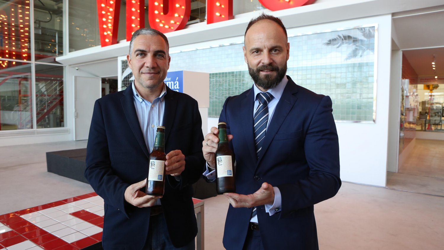 Los botellines de Cerveza Victoria lucirán el sello de 'Sabor a Málaga'