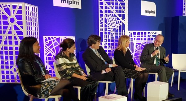 De La Torre destaca las fortalezas de Málaga como 'ciudad de oportunidades' para invertir en espacios residenciales