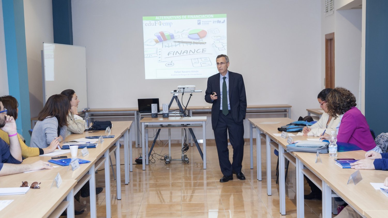 Unicaja traslada a emprendedores de Málaga alternativas de financiación para las empresas
