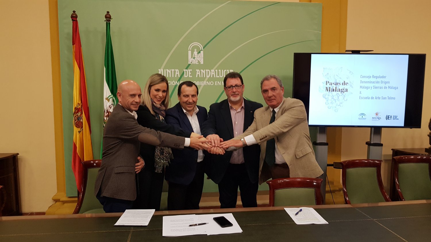 La Junta apoya a la Escuela de San Telmo para promocionar el vino y las pasas de Málaga