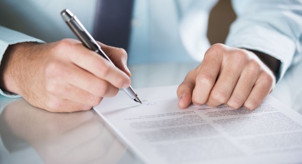 Desarticulan en Málaga un entramado societario dedicado a la venta de contratos falsos