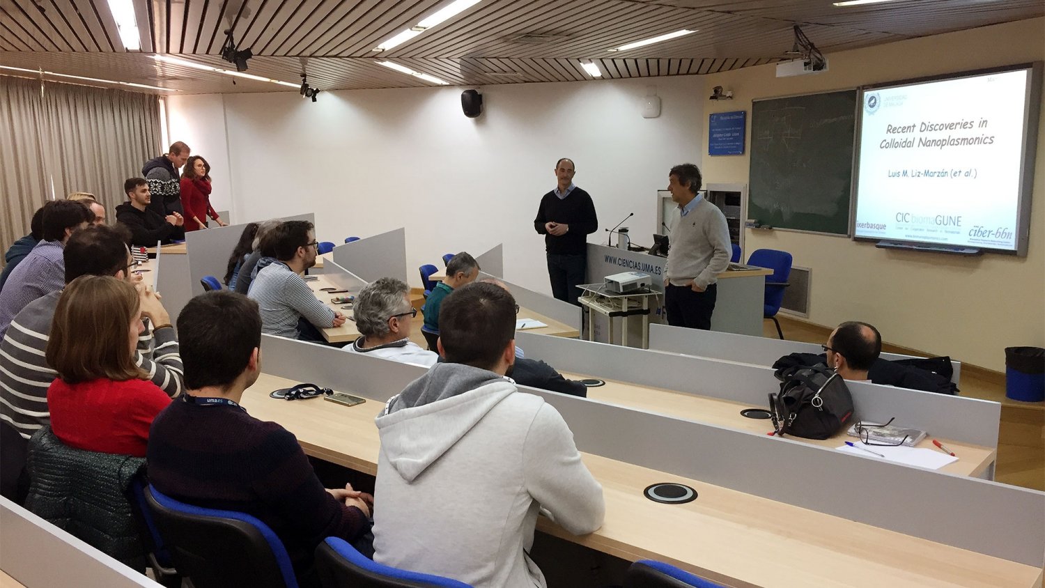 El catedrático Liz-Marzán imparte una conferencia sobre los últimos avances en química coloidal y nanomateriales