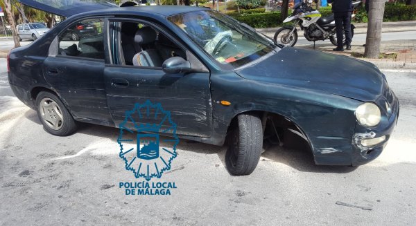 Detienen a tres ocupantes de un coche que circuló temerariamente provocando daños a otros vehículos y lesiones a peatones