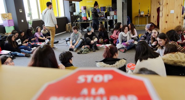 La UMA se concentra en Teatinos en apoyo a la huelga internacional de mujeres