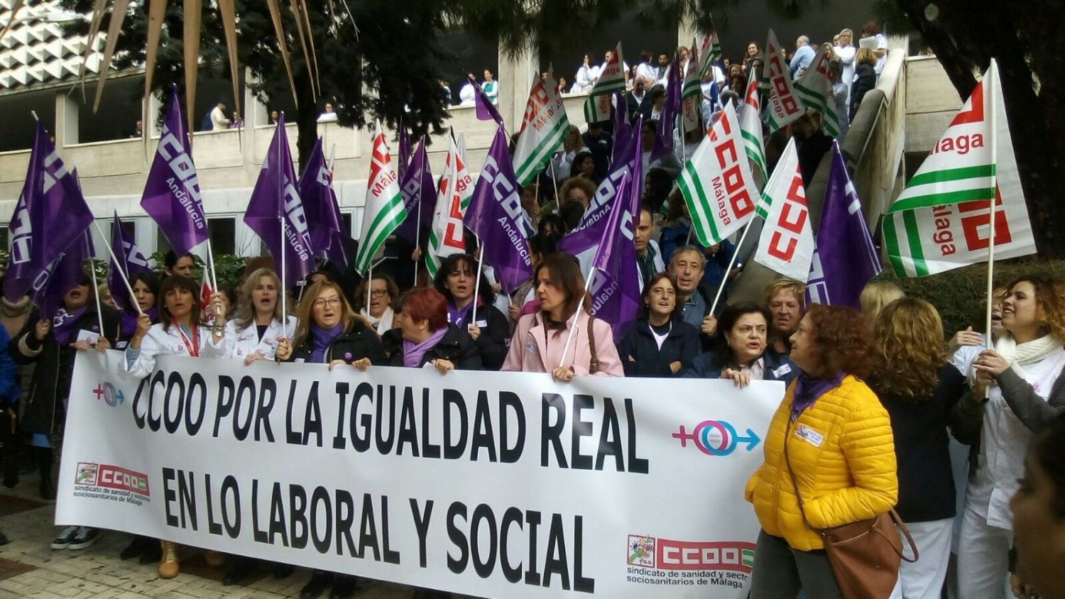 La huelga feminista se deja notar en los institutos y la UMA, con paros parciales en sanidad y la EMT