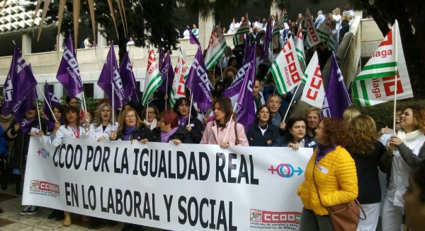 La huelga feminista se deja notar en los institutos y la UMA, con paros parciales en sanidad y la EMT