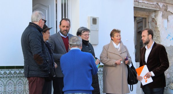 Ciudadanos denuncia el abandono de calle Moncada y exige una solución urbanística