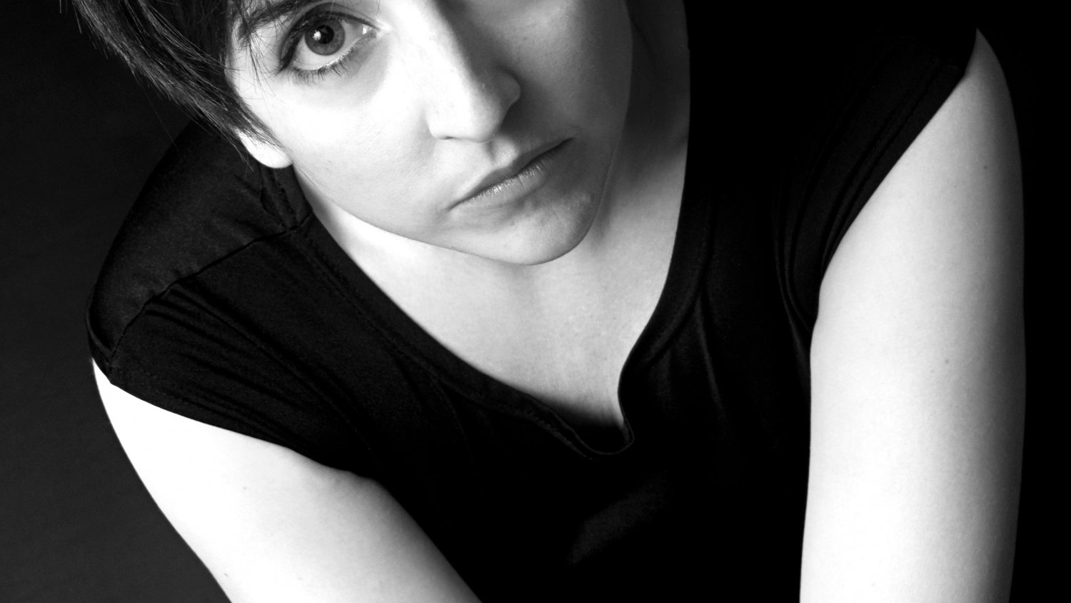 El ciclo 'Tecleando el misterio. Jazz y poesía bajo las estrellas' llega a Macharaviaya con la poeta Erika Martínez